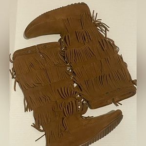 Minnetonka cognac fringe boots size 9